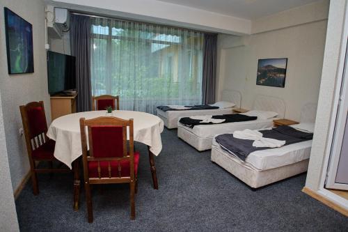 Buitenkant, Neon Guest Rooms in Shumen