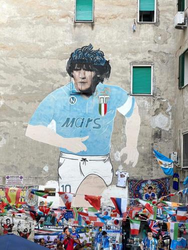 A due passi da Dante – Naples, CO