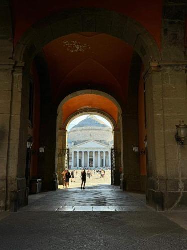 A due passi da Dante – Naples, CO