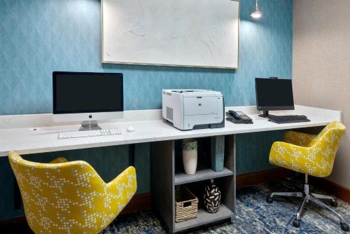 Hampton Inn & Suites Country Club Plaza - image 18