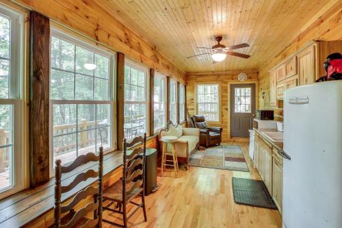 Byrdstown Cabin - with Fire Pit, Near Marina and Lake! in Frogue, USA