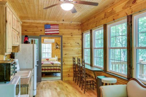 Byrdstown Cabin - with Fire Pit, Near Marina and Lake! in Frogue, USA