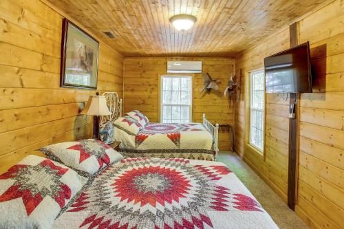Byrdstown Cabin - with Fire Pit, Near Marina and Lake! in Frogue, USA
