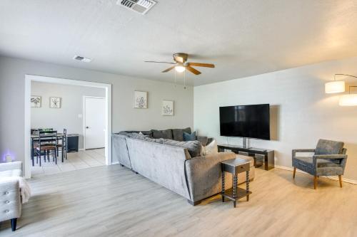 Ideally Located Lawton Retreat 4 Mi to Fort Sill! in Lawton, USA