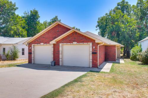 Ideally Located Lawton Retreat 4 Mi to Fort Sill! in Lawton, USA