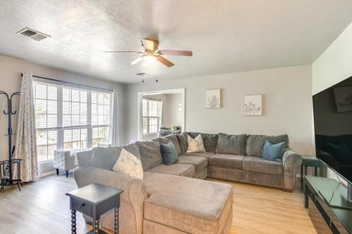 Ideally Located Lawton Retreat 4 Mi to Fort Sill! in Lawton, USA