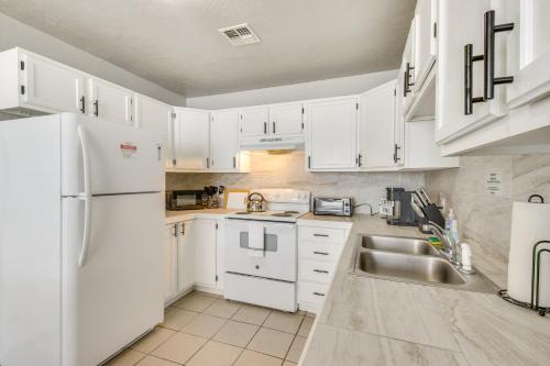 Ideally Located Lawton Retreat 4 Mi to Fort Sill! in Lawton, USA