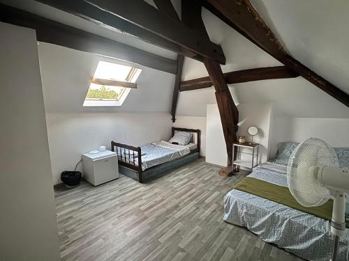 1 double bed, 1 twin bed