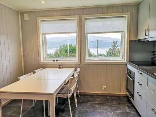 Apartment Mjellhaugen by Interhome in Naustdal