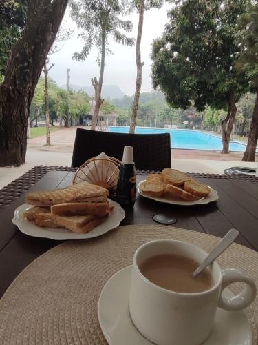 餐飲服務, Tower Suites in 皮里韋維
