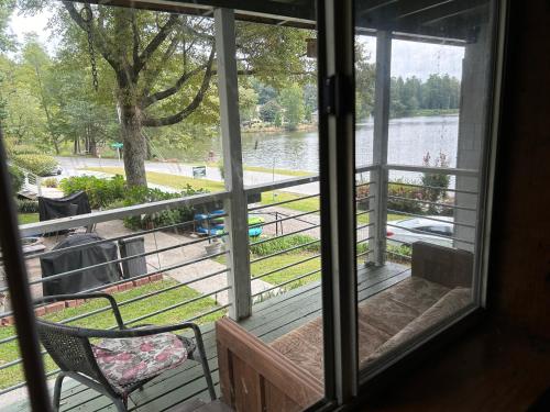 Mountain Lake Cottages in Hendersonville, USA