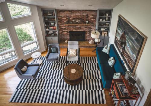PREMIUM PROPERTY - Private 2-Acre Retreat - MODERN 4 Bedrooms - See Video Tour in Gloucester, USA
