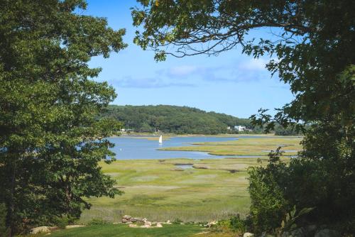 PREMIUM PROPERTY - Private 2-Acre Retreat - MODERN 4 Bedrooms - See Video Tour in Gloucester, USA