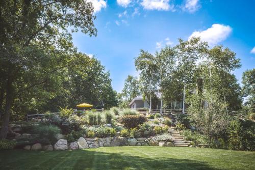 PREMIUM PROPERTY - Private 2-Acre Retreat - MODERN 4 Bedrooms - See Video Tour in Gloucester, USA