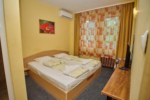 Neon Guest Rooms - image 4