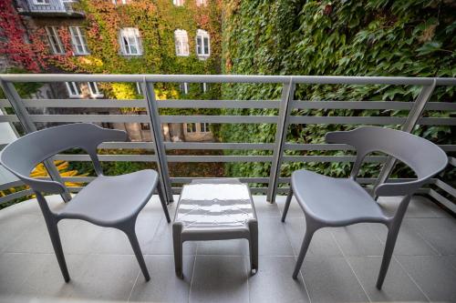 Two-Bedroom Deluxe Apartment with Balcony image 10