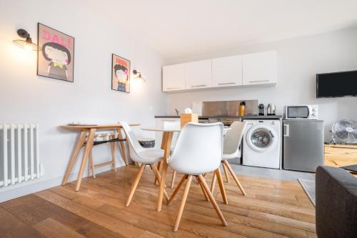 sala de TV, Apparts de l'Oncle Louis in Versailles