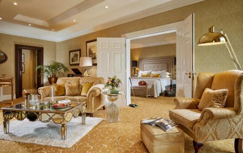 Hayfield Manor - image 4