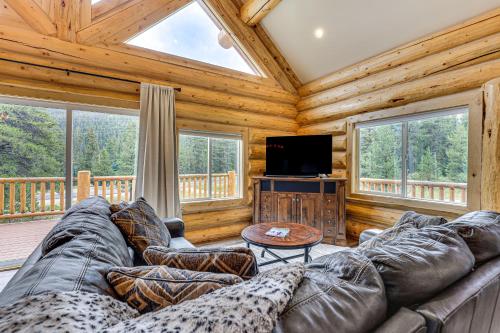 Log Cabin w/ Wraparound Deck in Breckenridge!, Breckenridge (zdjęcie 4)