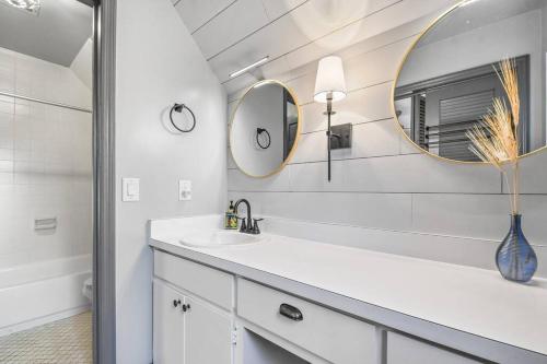 Spring Lake King Balcony Suite Pet Friendly in Orlando, USA