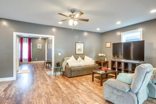 Bright New Albany Home 12 Mi to Churchill Downs! in New Albany, USA