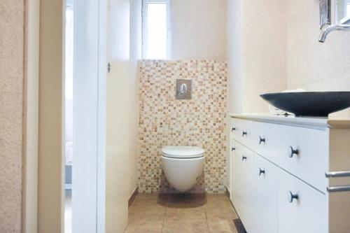 Apartment image 6