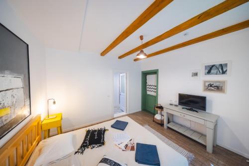 4 twin beds