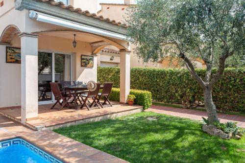 3 bedrooms, 5 beds