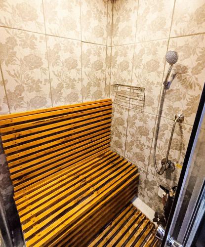 Modern 1 Bedroom Apt & Sauna Flowerbox Triton Heights - Tap to explore photos