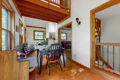 Bear Feet Retreat in Banner Elk, USA