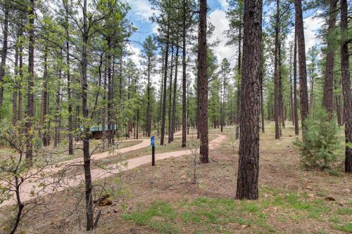Custom Show Low Cabin with Deck at Torreon Golf Club! - image 11