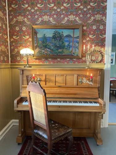 Historisk villa med klassiske detaljer in Gullor