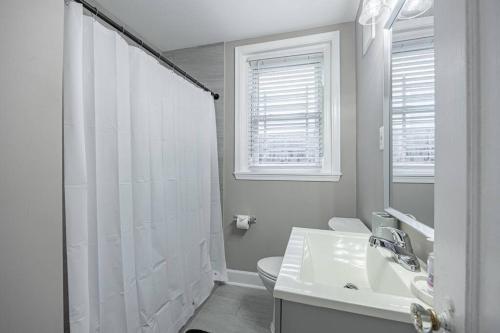 Updated Cozy 2-BR Near in Washington DC in Washington, USA