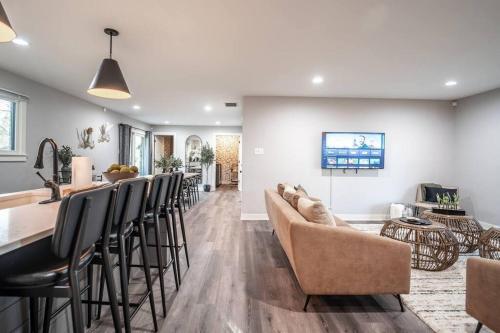 OliveBranch-LuxeDesigner Home-Spa-Firepit-GameZone in Greenwood