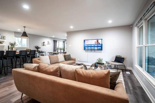 OliveBranch-LuxeDesigner Home-Spa-Firepit-GameZone in Greenwood