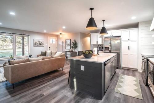 OliveBranch-LuxeDesigner Home-Spa-Firepit-GameZone in Greenwood