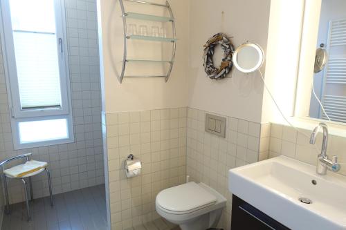 Apartment with View and Balcony image 4