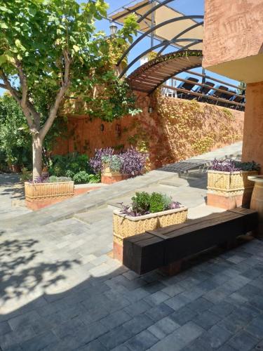 Kert, Villa Elisabeth in Villamena