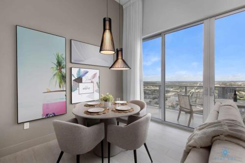 1 BR Apartment with Bay View and Parking Included in Hollywood, USA