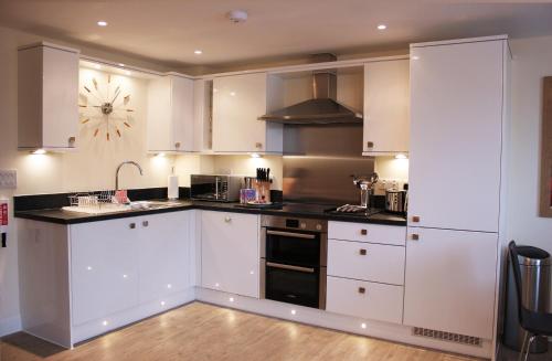 bucătărie, HOF - Central Point Apartments in Basingstoke