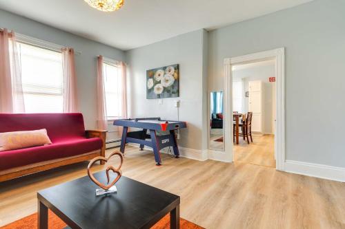 Charming Stoughton Apartment 20 Mi to Boston in Stoughton, USA
