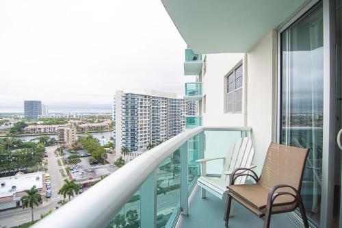 Cozy Bay View Apartment by Miami Te Espera -Hollywood 14U in Hollywood Beach, USA