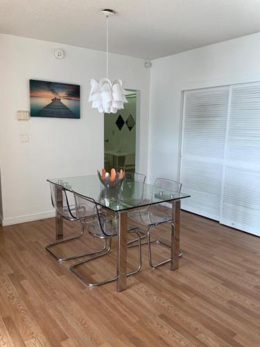 Cozy Bay View Apartment by Miami Te Espera -Hollywood 14U in Hollywood Beach, USA