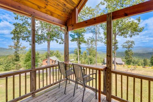 6 Mi to Hiwassee Lake Serene Murphy Cabin! in Murphy, Vereinigte Staaten von Amerika