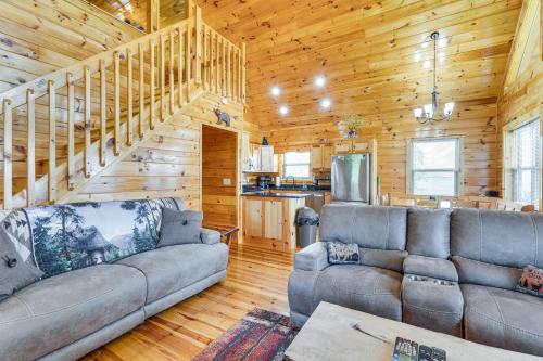 6 Mi to Hiwassee Lake Serene Murphy Cabin! in Murphy, USA