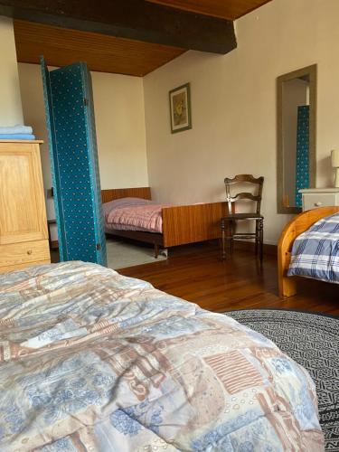 Chambre relais étape sentier Cathare ferme de Marithé chambre d'hôte Roquefort-de-Sault