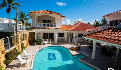 6 bedrooms, 7 beds