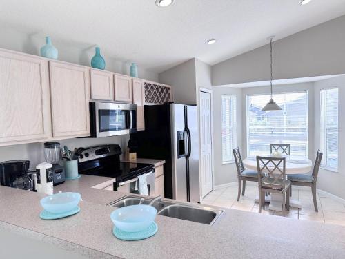 TM215TC - Spacious Family Home with Private Pool in Davenport, USA