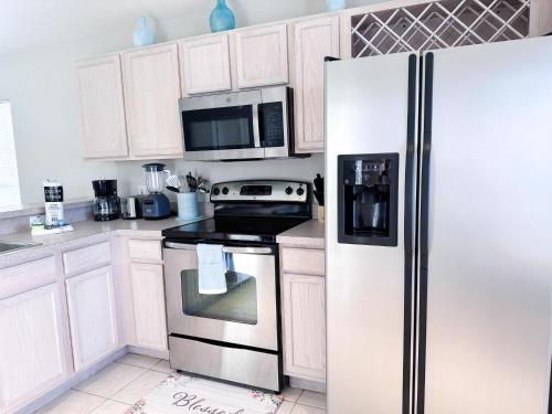 TM215TC - Spacious Family Home with Private Pool in Davenport, USA