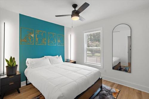 Renovated, Sleeps 9, Fire Pit & Games, 5 min to Uptown in Charlotte, USA